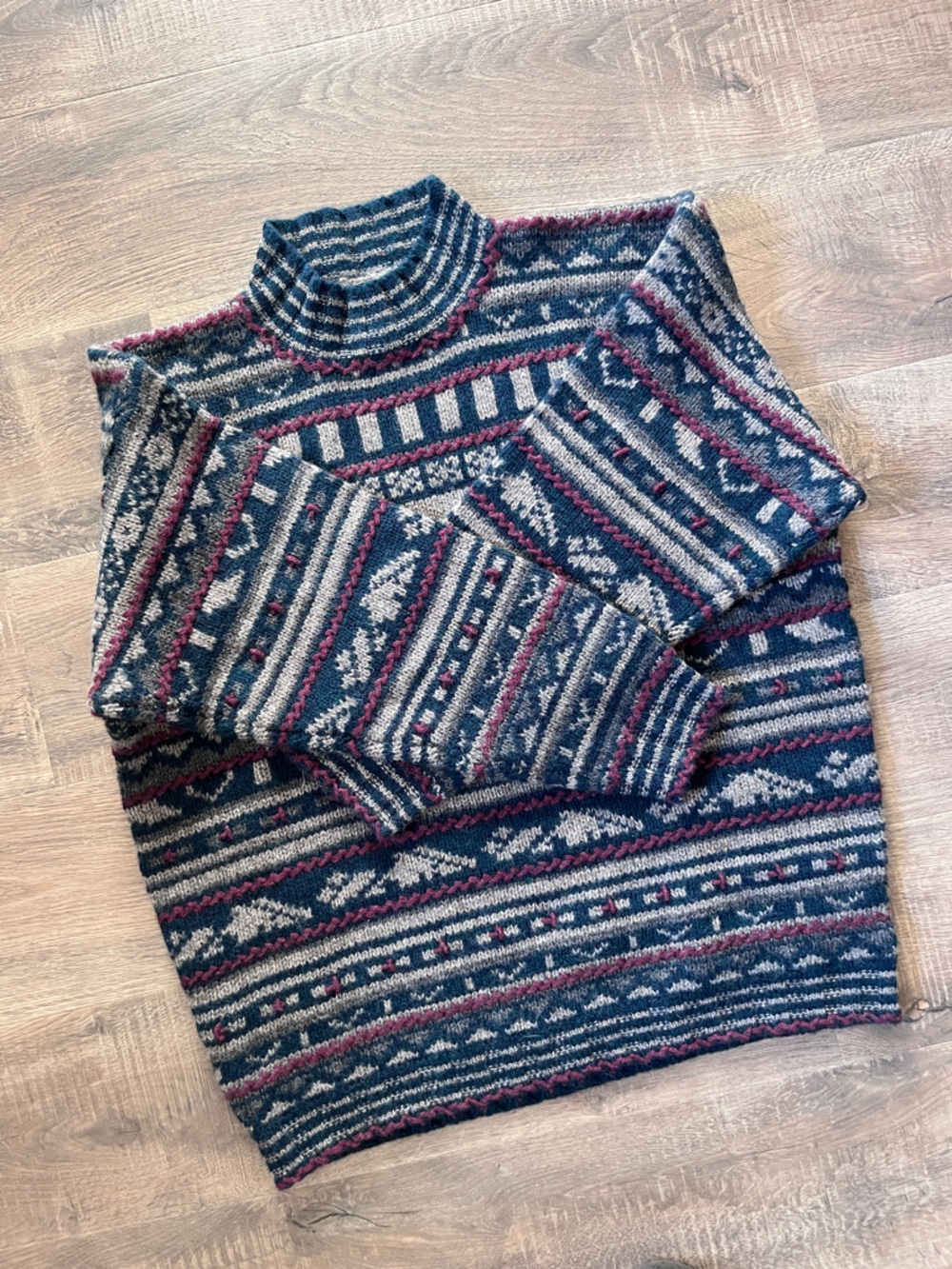 ☾ Vintage traditional Fair Isle patterned 100% wool knit mock neck sweater
